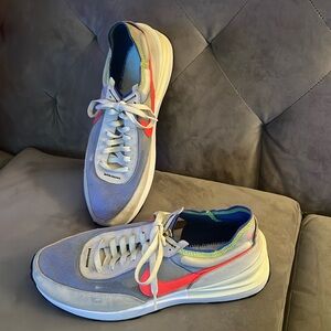 Men’s Nike tennis shoe